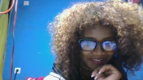 kelyhondra online show from April 20, 2:14 am