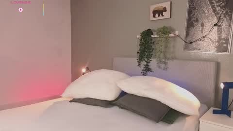   online show from October 3, 11:51 am