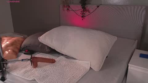   online show from March 1, 11:36 am