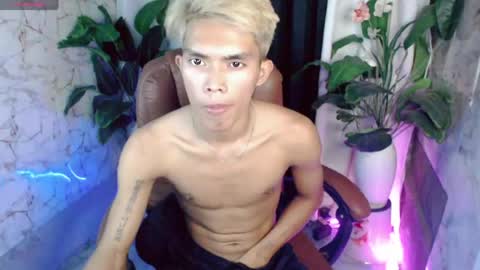 ken_minjun online show from June 22, 11:50 am
