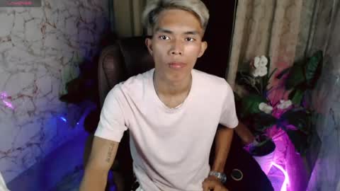 ken_minjun online show from June 13, 12:59 pm