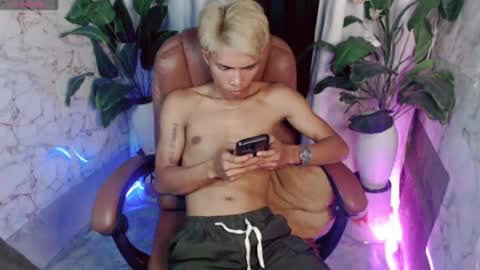 ken_minjun online show from June 23, 9:43 pm