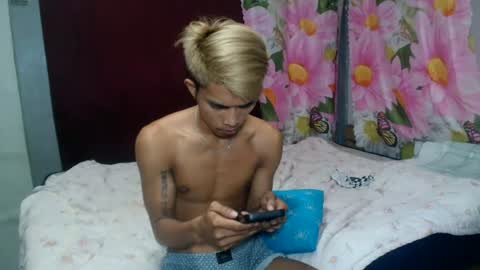 ken_minjun online show from August 3, 12:55 pm