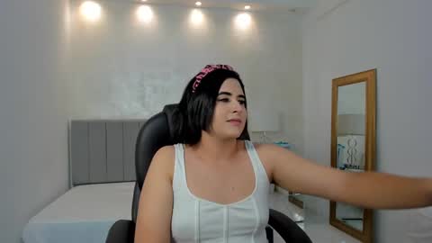 Snapshot of kendall_roous chatting on September 9, 7:25 pm kendall_roous online show from September 9, 7:25 pm