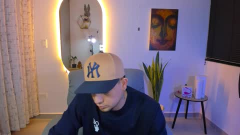 kendel_dimitri online show from March 16, 5:44 am