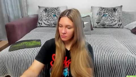 Kendra online show from October 17, 1:31 am