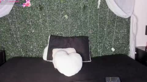 KENTHA  online show from February 3, 10:30 am