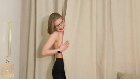 Lisa online show from April 18, 7:58 pm