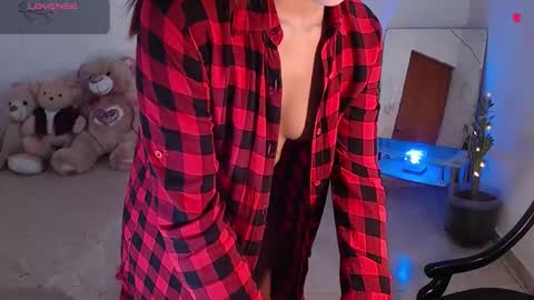 Mia  online show from January 10, 5:18 pm