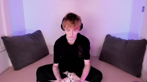 Kessy online show from August 1, 8:43 pm