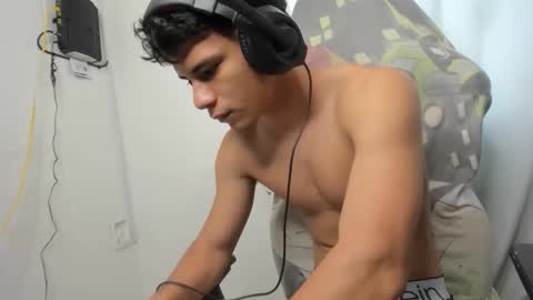 kevin_adrian01 online show from May 26, 8:37 pm