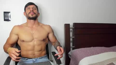 kevin_malone22 online show from December 2, 1:48 am