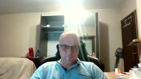 kevintje031987 online show from April 9, 3:21 am