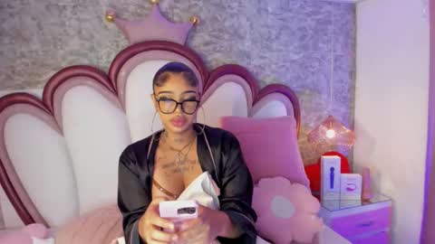 Khelany Isyy  online show from March 4, 3:42 pm