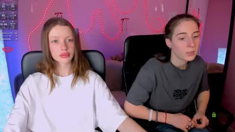 khloebeauty online show from April 4, 7:10 pm