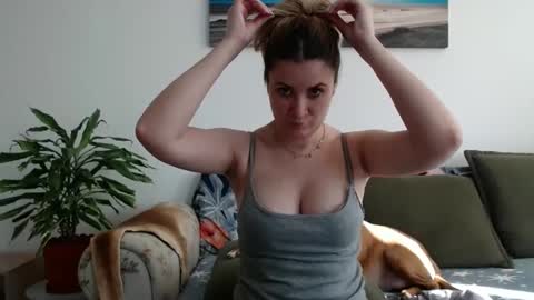 Snapshot of khrysssarah chatting on February 2, 10:24 am Sarah online show from February 2, 10:24 am