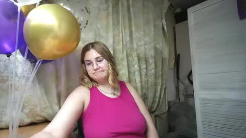 kianna_dior_ online show from February 8, 4:25 pm