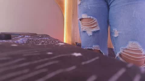 kiaralopez_ online show from April 22, 3:02 am
