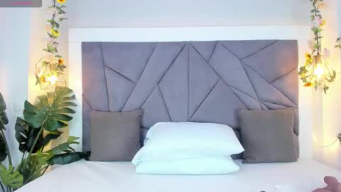 kiarha  online show from November 25, 3:05 am