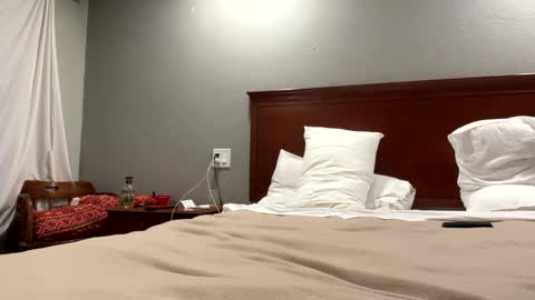 HunneysPlayRoom online show from February 21, 9:24 am