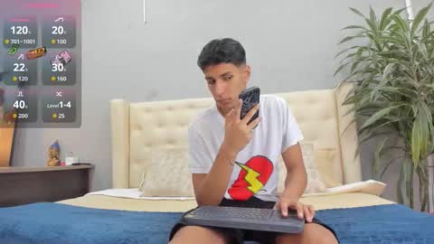 Snapshot of kieran_derek chatting on September 23, 3:44 am Kieran Derek online show from September 23, 3:44 am