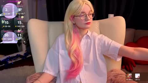 kiki_blue_eyes online show from January 7, 4:28 am