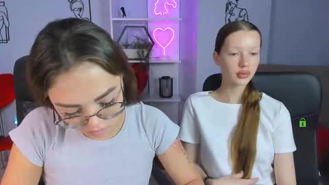 kiki_swan online show from September 17, 6:06 am