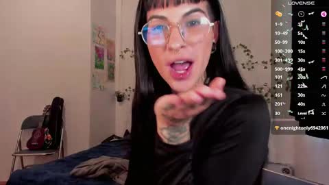 Bella online show from April 21, 8:05 pm