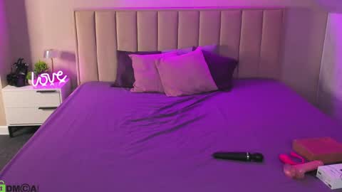 kimberlly_smith online show from May 30, 11:25 pm