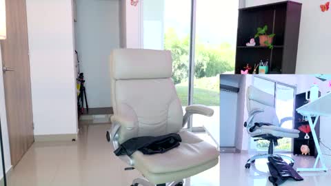 Melissa online show from April 22, 8:16 pm