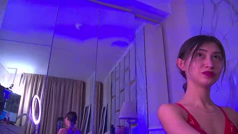 kimdessire online show from November 28, 8:27 pm