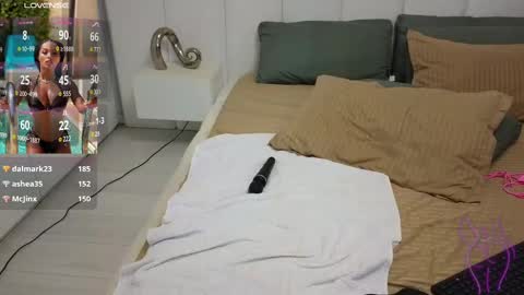 Kim online show from February 24, 2:04 pm