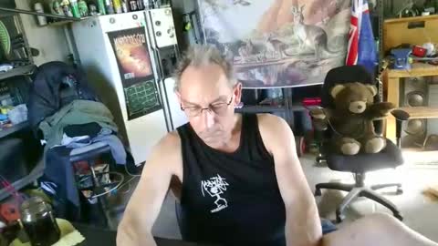 kimintheshed online show from April 12, 7:23 am