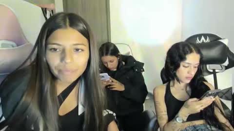 kimmi online show from December 18, 11:44 pm