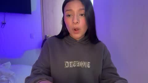 kimmi online show from April 22, 10:17 pm