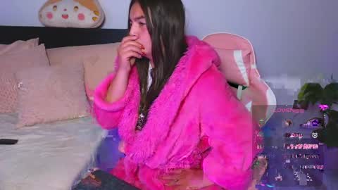 kimmie_dollxo online show from May 5, 1:23 am