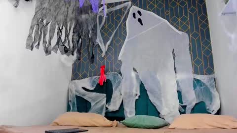 Angel Falconer online show from October 10, 2:06 am