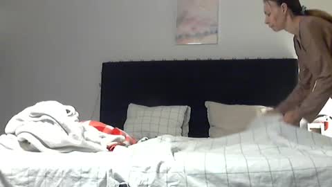 sexysexyhotwetpinkredpussy online show from August 1, 9:38 pm