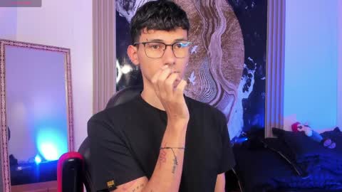  A L E X  online show from April 2, 2:52 am