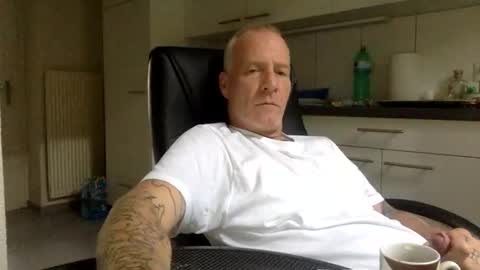 Snapshot of kingsize187 chatting on October 13, 8:27 am kingsize online show from October 13, 8:27 am