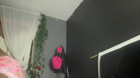 Snapshot of kinkykittee chatting on December 21, 10:06 am Bunniii online show from December 21, 10:06 am