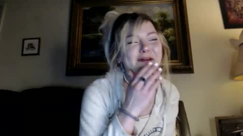 Snapshot of kipsy420 chatting on December 18, 11:34 am Kipsy Rose online show from December 18, 11:34 am