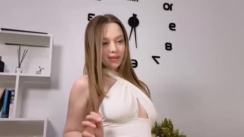 Kira  online show from March 22, 2:32 pm