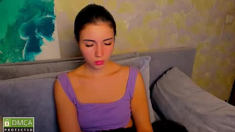 kiraa sunny online show from October 29, 8:31 pm