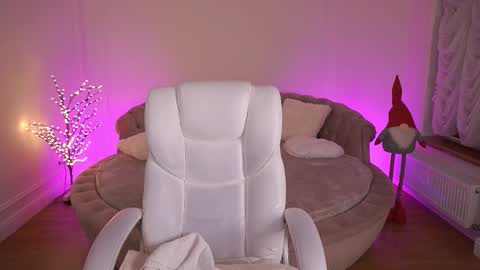 Kira online show from January 9, 9:20 pm