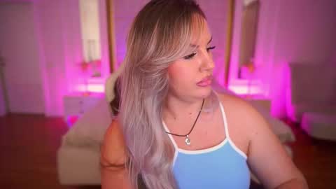 Kira online show from February 8, 11:30 pm