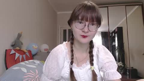 KiraGoldens online show from September 22, 6:28 am