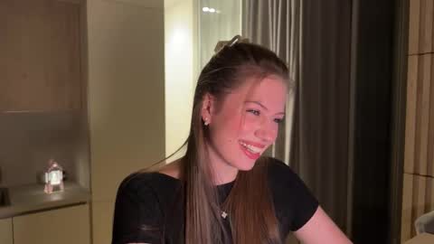 Snapshot of kiramystery chatting on September 24, 4:36 pm Kira online show from September 24, 4:36 pm