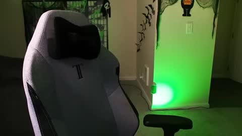 Snapshot of kiraspitqueen chatting on September 28, 3:15 am KiraSpitQueen online show from September 28, 3:15 am