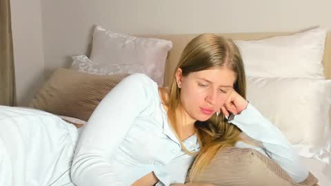 Kira online show from April 18, 7:58 pm